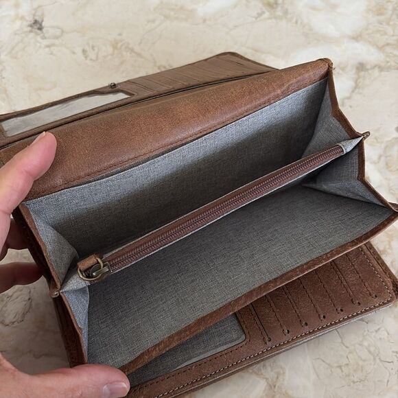 NWOT Roots Tribe Leather Trifold Wallet - Picture 11 of 16